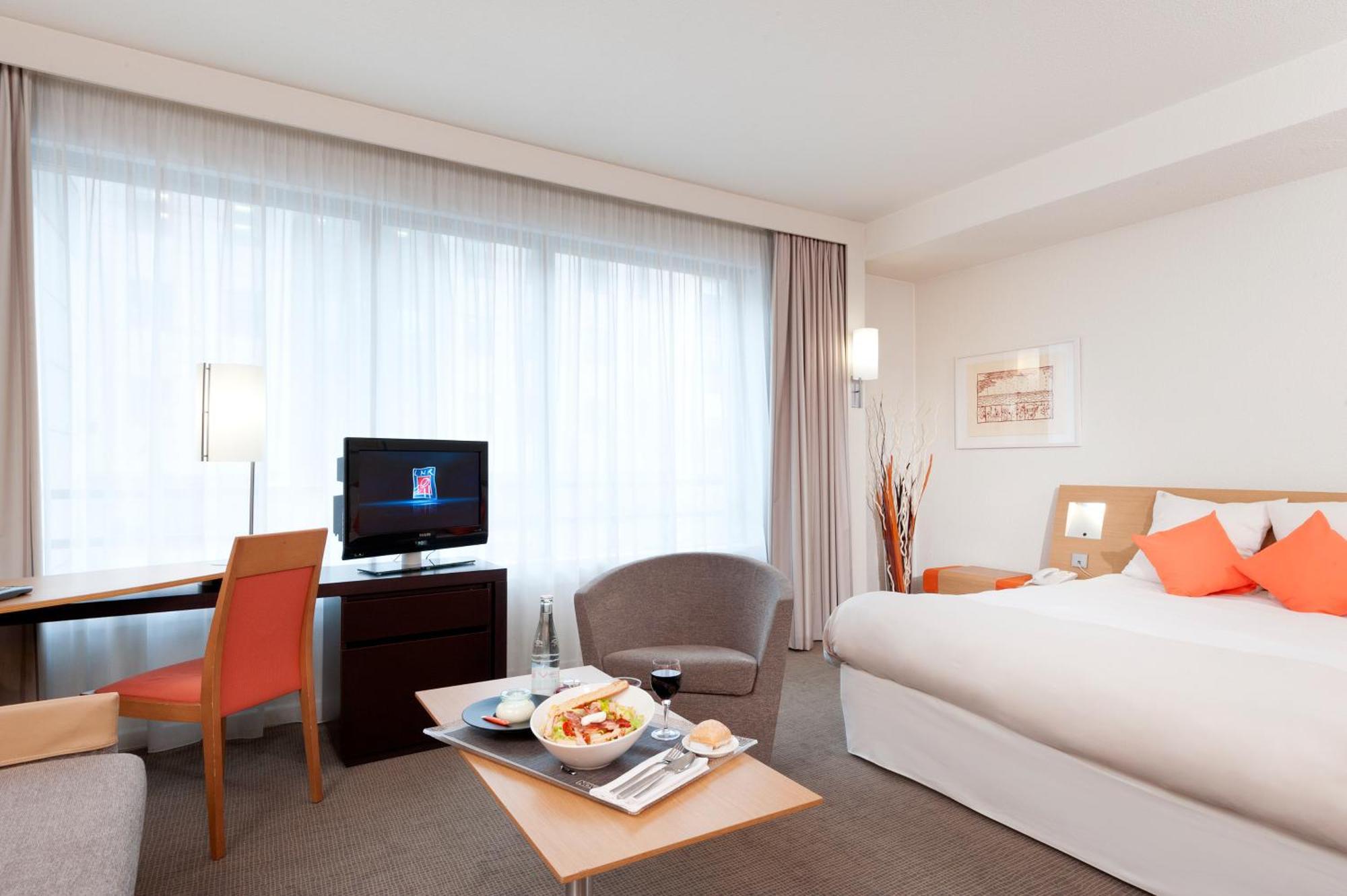 Novotel Paris Rueil Malmaison Экстерьер фото