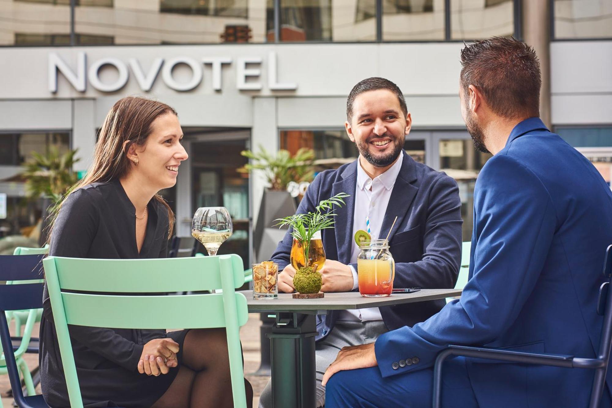 Novotel Paris Rueil Malmaison Экстерьер фото