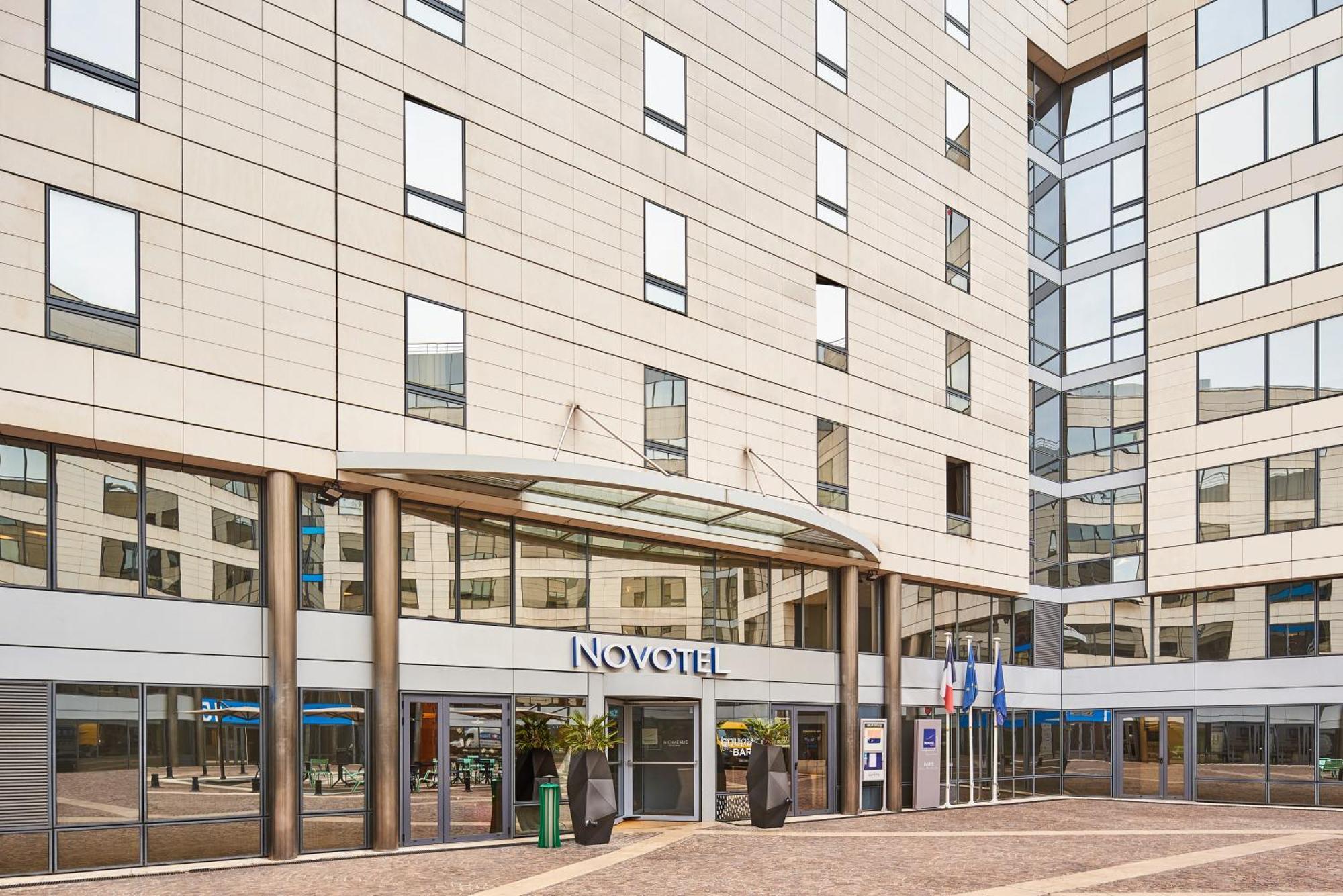 Novotel Paris Rueil Malmaison Экстерьер фото