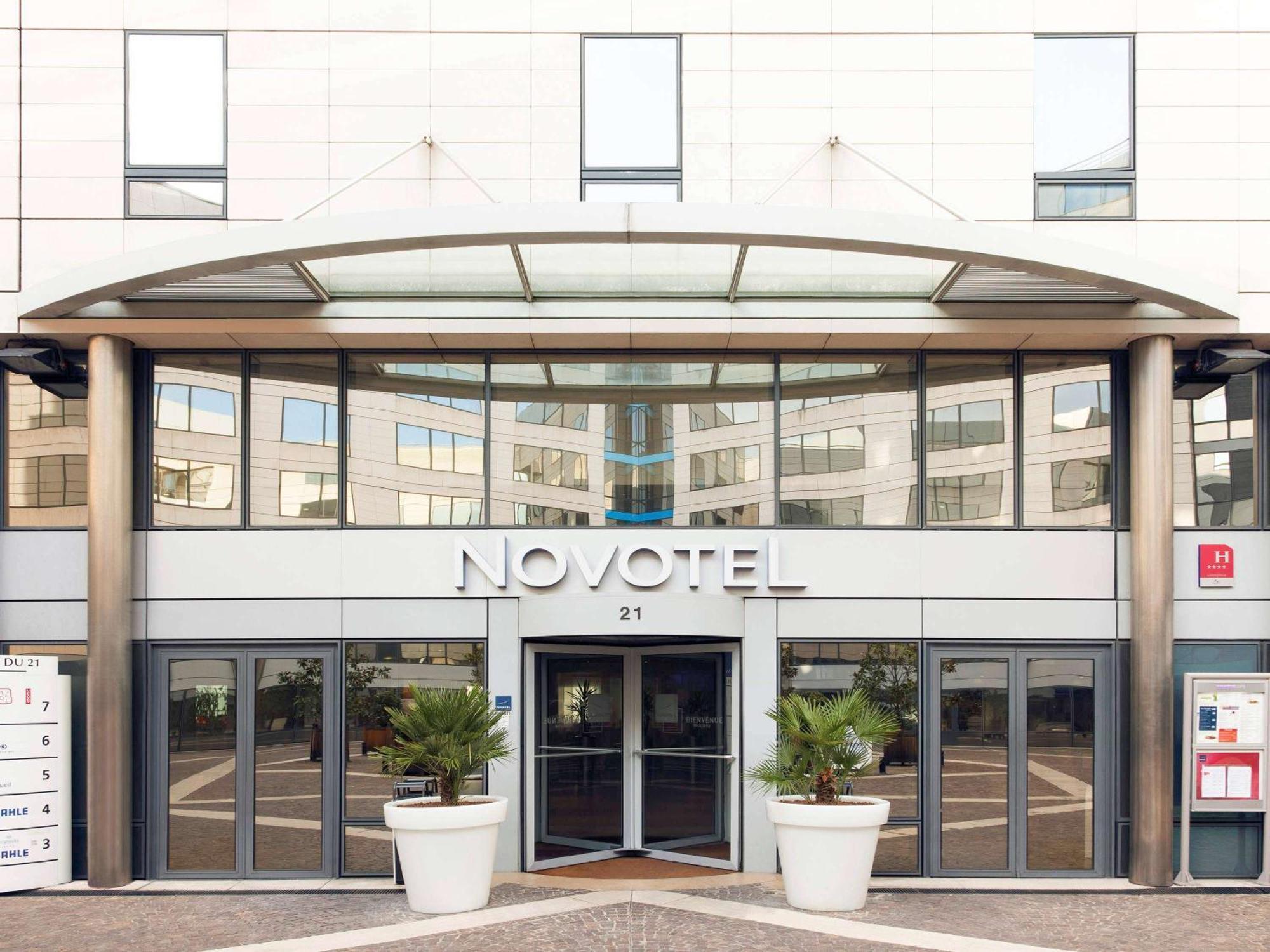 Novotel Paris Rueil Malmaison Экстерьер фото