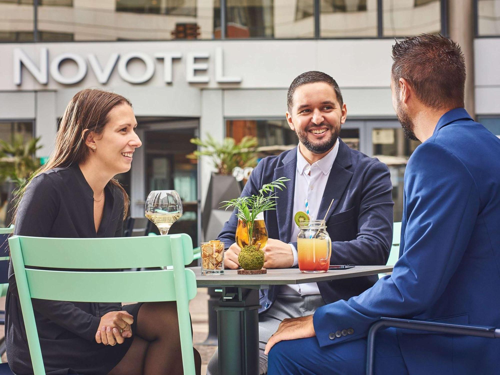 Novotel Paris Rueil Malmaison Экстерьер фото