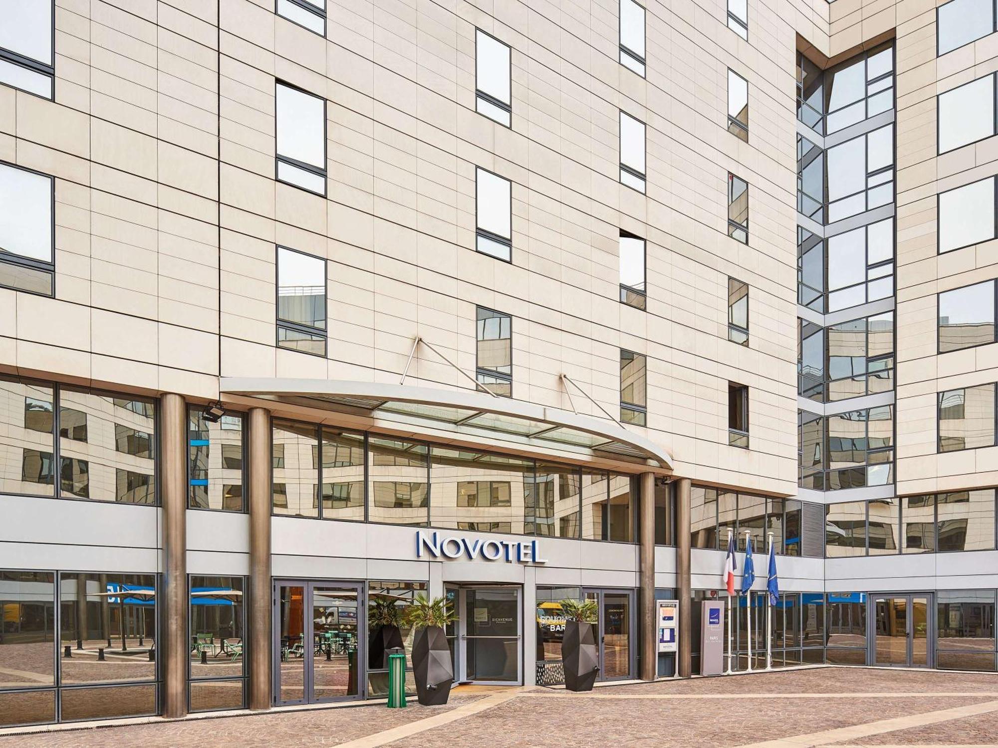 Novotel Paris Rueil Malmaison Экстерьер фото